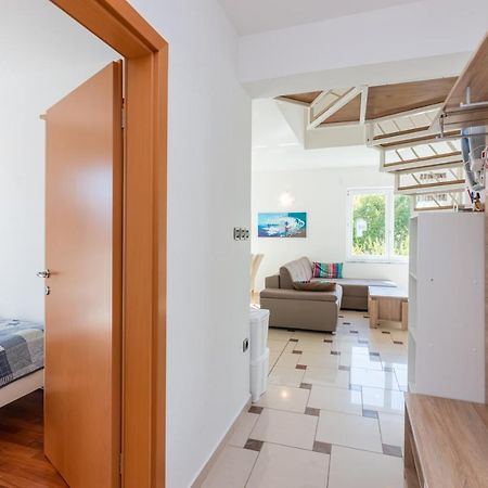 Beautiful Apartment Lovorka 6 , Baska, Krk Exterior foto