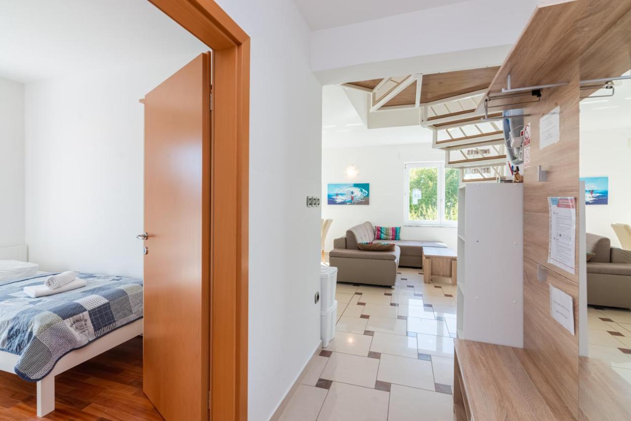 Beautiful Apartment Lovorka 6 , Baska, Krk Exterior foto