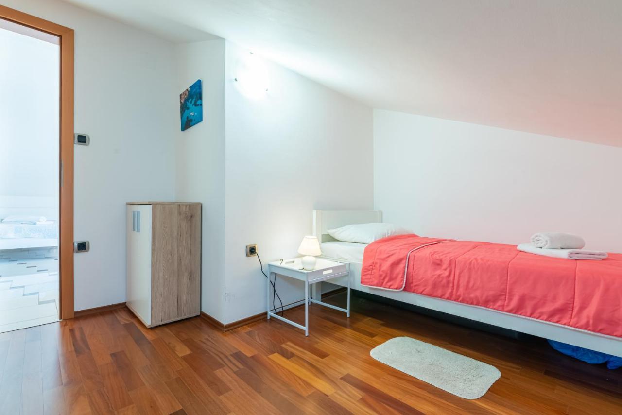 Beautiful Apartment Lovorka 6 , Baska, Krk Exterior foto